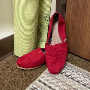 Tom’s red canvas shoes size 7.5